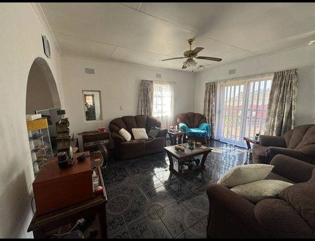 3 BEDROOM HOUSE FOR SALE IN SOUTH HILLS